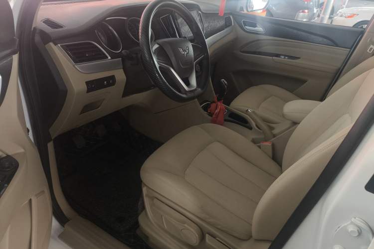 Used Wuling 730 2020 Commercial Vehicle 1.5L Manual Value Edition 7 Seats
