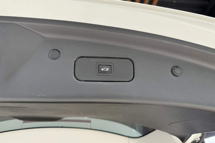 Used Nissan Patrol  Interior 8