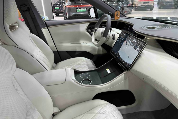 Used Avatr 11 2025 Night Rider Edition Interior 6