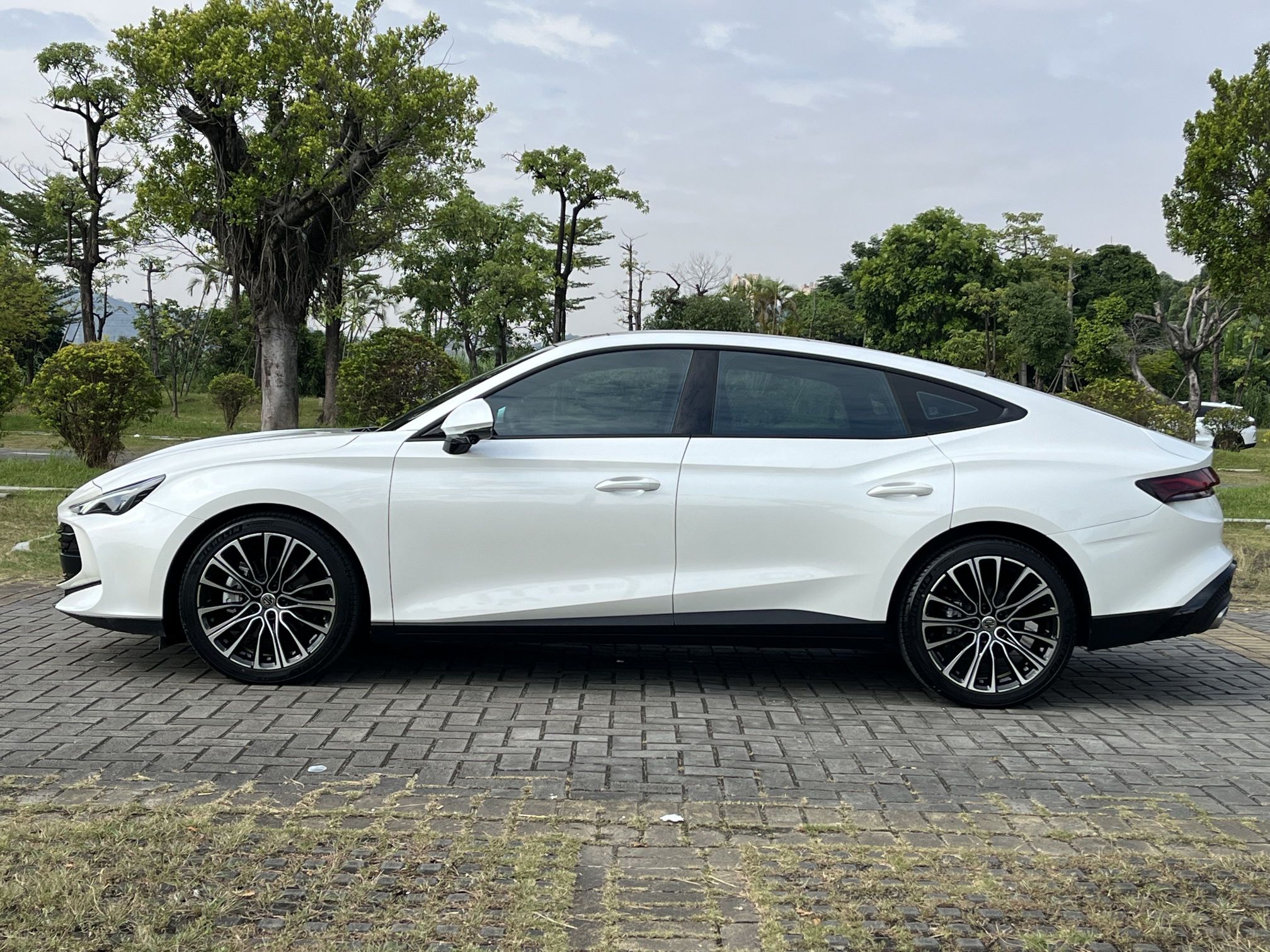 MG 7 2023 1.5T DCT Elegant & Graceful Edition — снимка 17