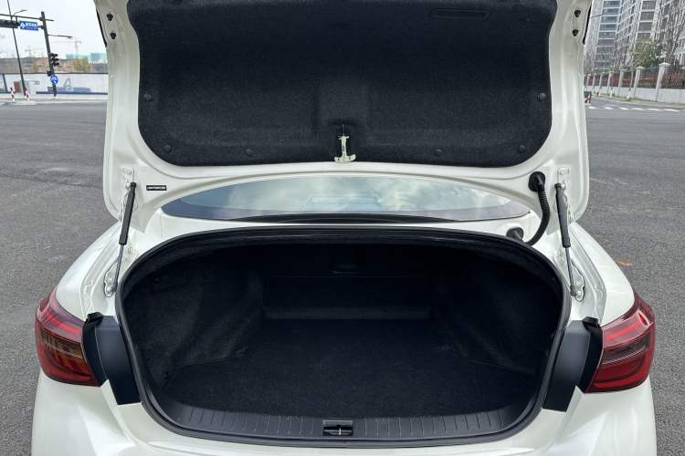 Used Infiniti Q50L 2018 2.0T Comfort Edition China VI Standard Interior 12