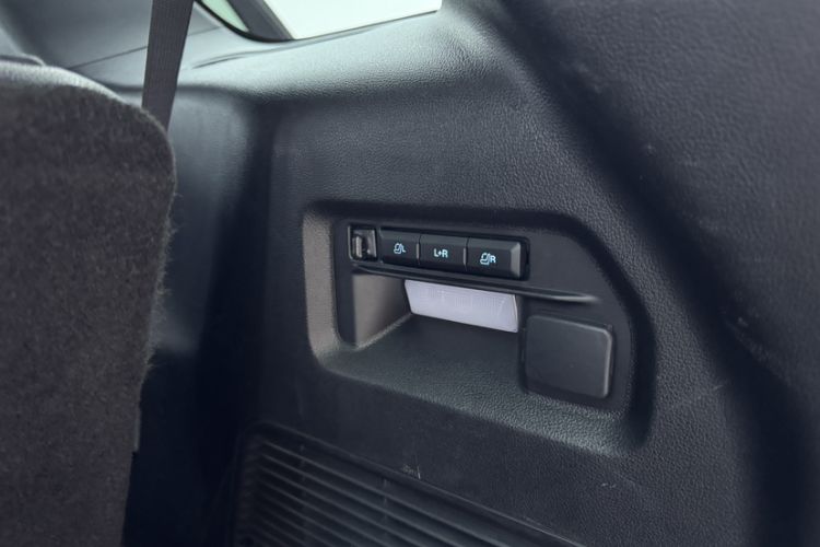 Used Ford Explorer 2023 EcoBoost 285 4x4 ST-LINE 6-Seater
