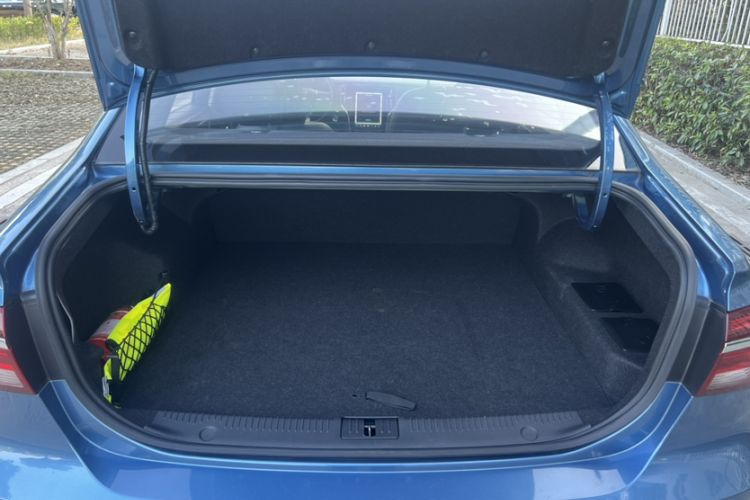 Used Roewe i6 New Energy 2017 45T Hybrid Connect & Smart Enjoyment Edition