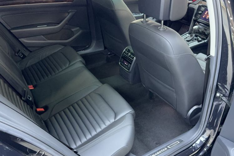 Used Volkswagen Magotan 2019 330TSI DSG Luxury Version China VI Standard Interior 9