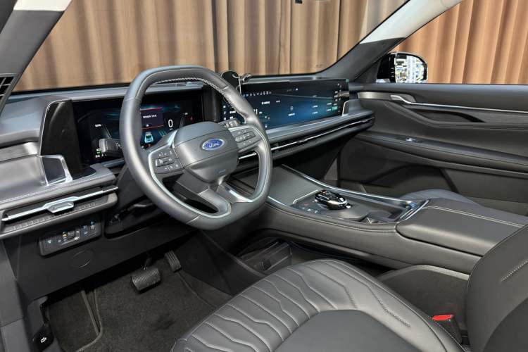 Used Ford Edge 2025 Ford Explorer L 2.0T EcoBoost E-Hybrid Two-Wheel Drive 7-Seater Luxury Model