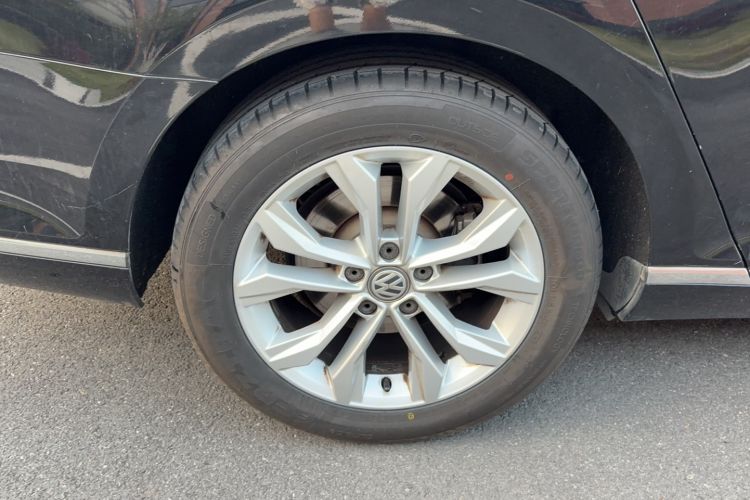 Used Volkswagen Magotan 2017 330TSI DSG Luxury Model Exterior 2