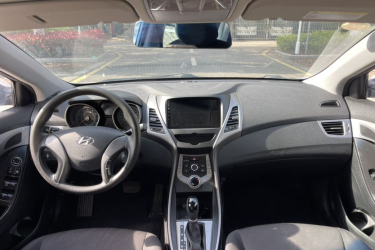 Used Hyundai Elantra (5th Generation / Langdong) 2016 1.6L Automatic Smart Version Interior 2