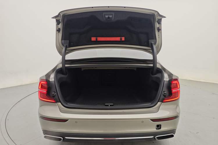 Used Volvo S60 2022 B4 Zhiyuan Luxury Edition