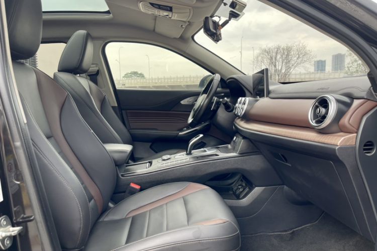 Used Wey VV5 2020 1.5T Two-Wheel Drive Color Pioneer Interior 5