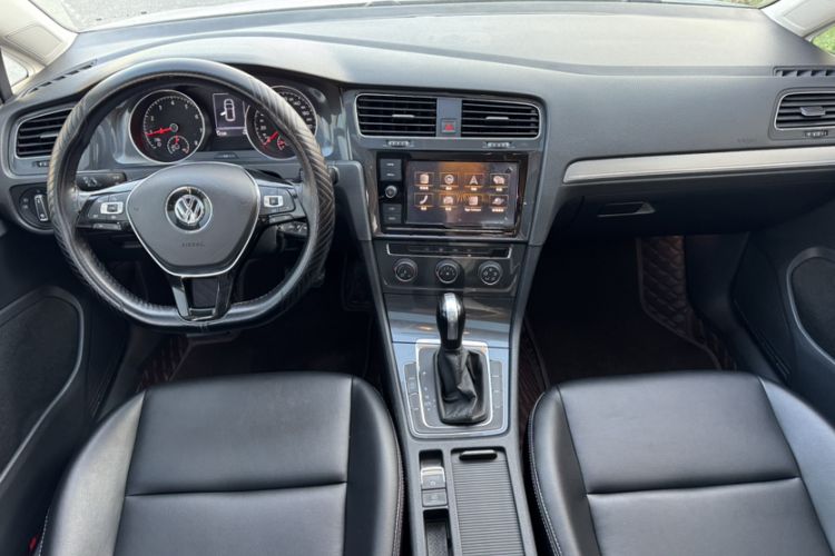 Used Volkswagen Golf 2019 200TSI DSG Comfort & Ambition Edition China VI Standard Interior 4