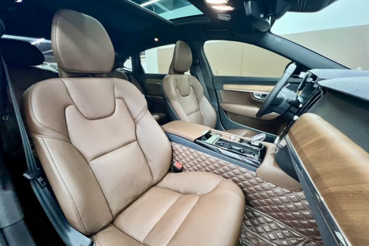 Used Volvo S90 New Energy 2024 Plug-in Hybrid Four-Wheel Drive Long-Range Zhiyi Luxury Edition
