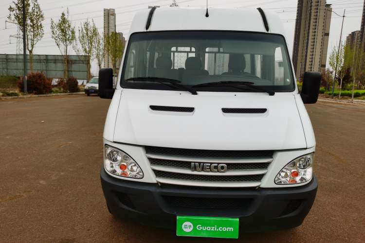 Used Iveco Power Daily 2017 2.5T Classic A32 Mid-Roof 6-7 Seater Bus 47Z5