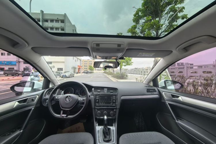 Used Volkswagen Golf 2018 230TSI Automatic Comfort Model Interior 3