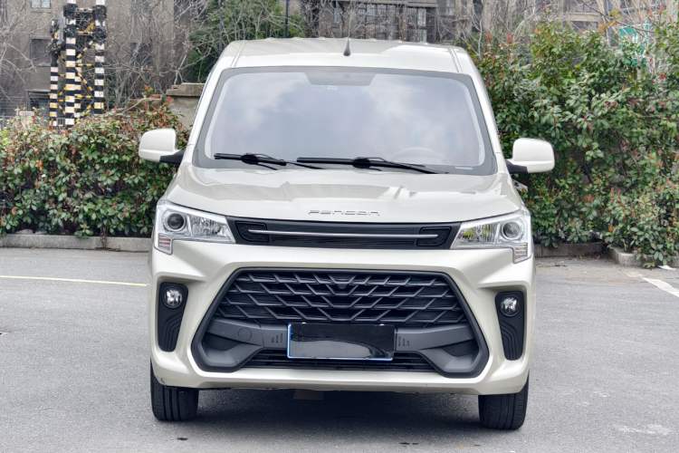 Used Dongfeng Fengon 380 2022 1.5L Comfort-Class Passenger Vehicle (Steel Spring) with 5 Seats