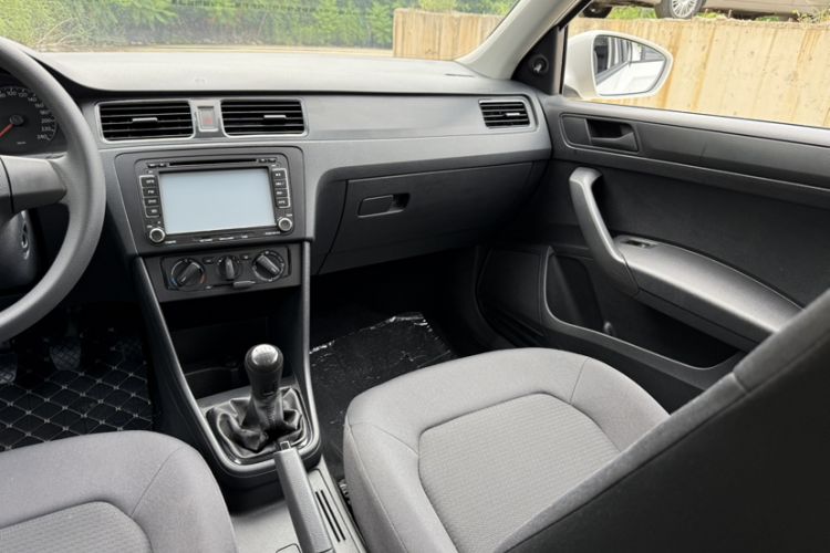 Used Volkswagen Santana 2015 1.4L Manual Fashion Edition Interior 5