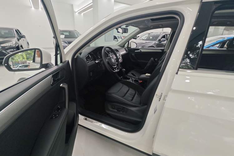 Used Volkswagen Tiguan L 2019 Updated Version 330TSI Automatic Two-Wheel Drive Panoramic Comfort Edition China VI Standard