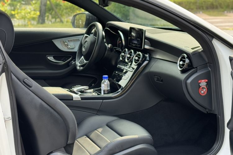 Used Mercedes-Benz C-Class 2018 C 200 Coupe Interior 4