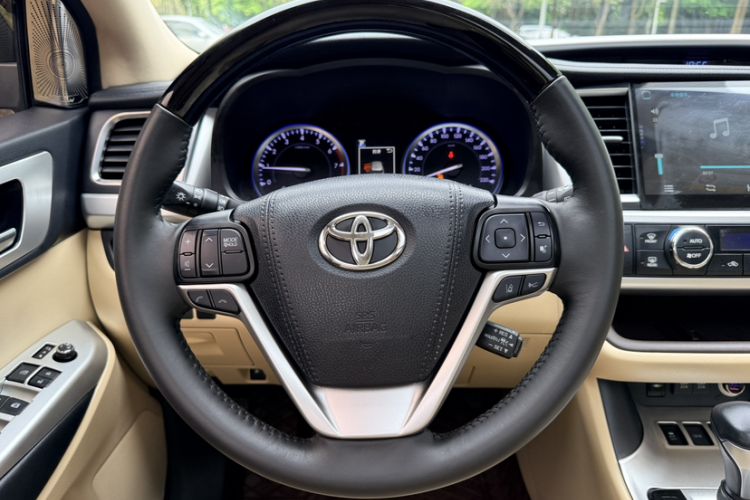 Used Toyota Highlander 2018 2.0T Two-Wheel Drive Luxury Edition 7 Seats China VI Standard Interior 2