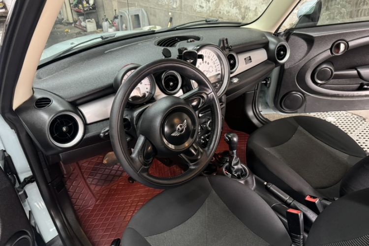 Used MINI 2013 1.6L ONE Limited Edition First Version Interior 4
