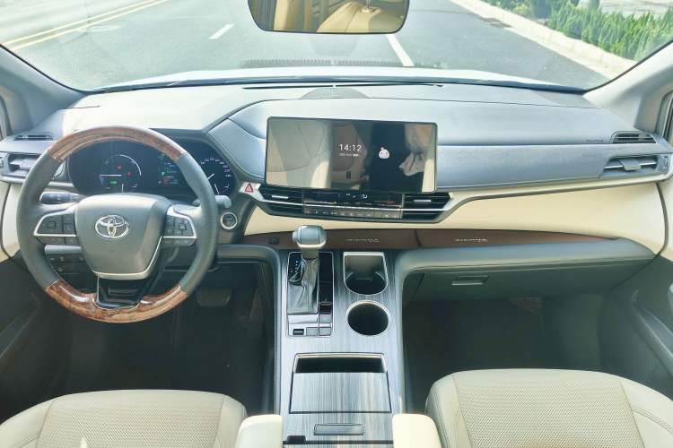 Used Toyota Sienna 2024 2.5L Hybrid Four-Wheel Drive Prestige Edition