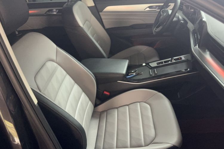 Used Volkswagen Tavendor 2023 330TSI Luxury Touring Edition Right Front Seat