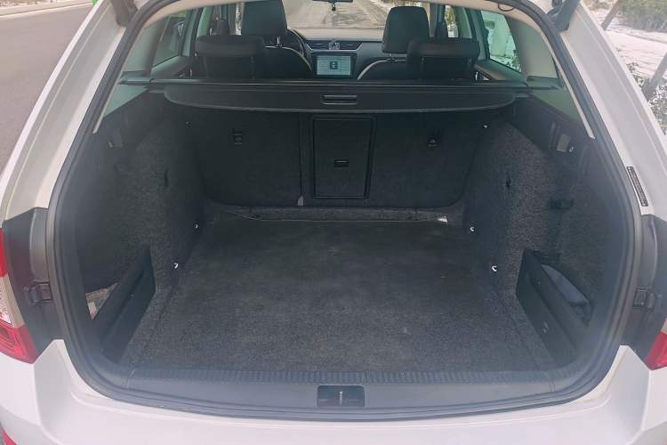 Used Skoda Octavia 2015 1.8T Yizhen Travel Edition