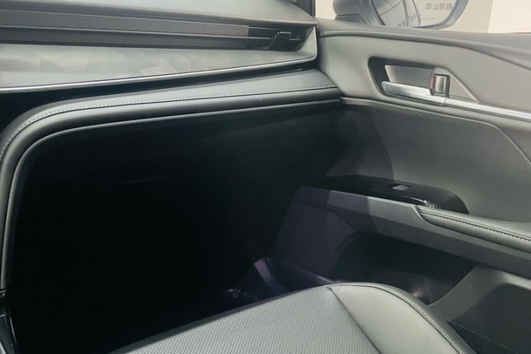 Used Toyota Camry 2026 Model Dual-Engine 2.0HSE Sport Lite Edition
