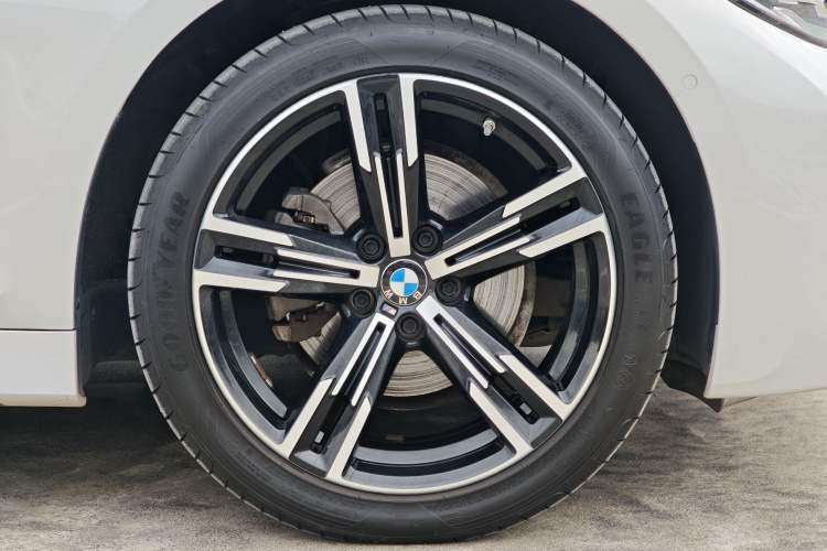 Used BMW 3 Series 2021 Second Facelift 325i M Sport Package Exterior 5