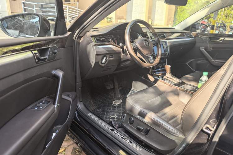 Used Volkswagen Passat 2016 3.0L V6 DSG Flagship Edition Interior 5