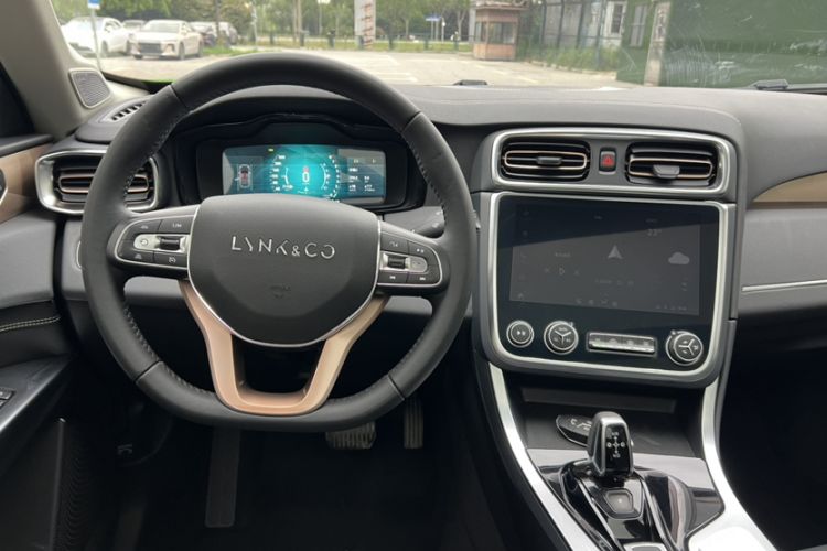 Used Lynk & Co 01 2017 2.0T Two-Wheel Drive Pro Edition Interior 2