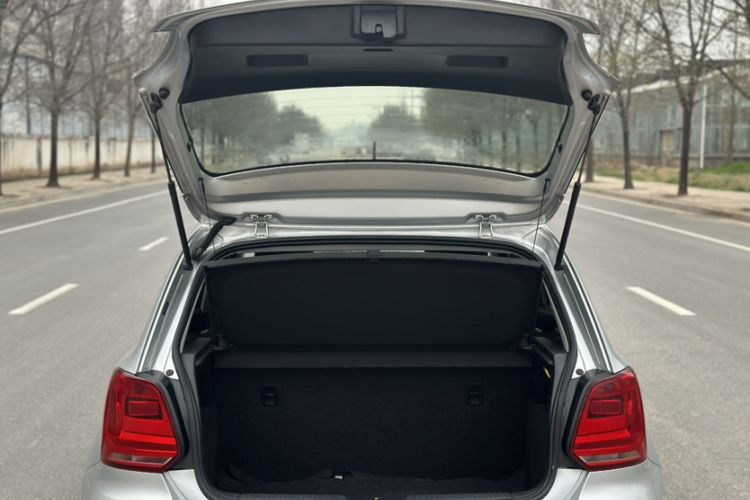 Used Volkswagen Polo 2016 1.4L Manual Fashion Model
