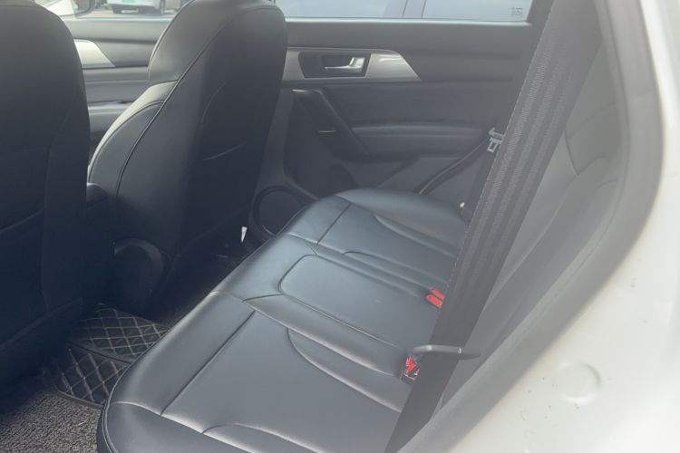 Used Haval H2 2018 Chuanxiang Edition Red Badge 1.5T Dual-Clutch Two-Wheel Drive Fashionable Model