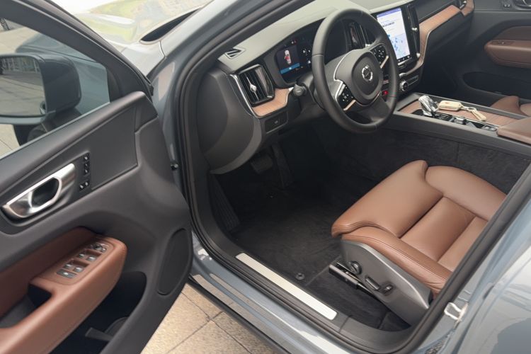 Used Volvo XC60 2023 B5 4x4 Smart Luxury Edition
