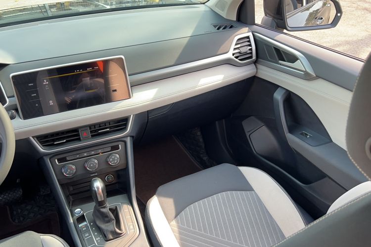 Used Volkswagen Tharu 2024 300TSI Two-Wheel-Drive Crescent Edition Interior 3