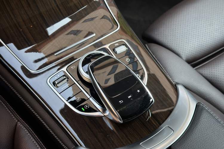 Used Mercedes-Benz GLC 2018 Facelift GLC 260 4MATIC Luxury Edition Interior 8