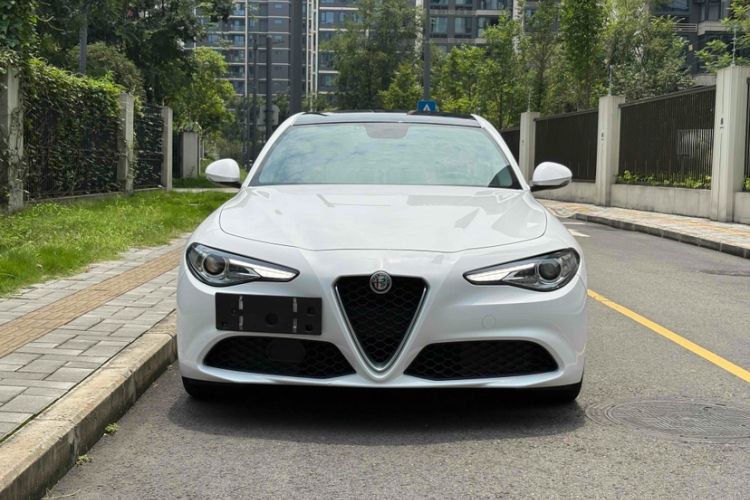 Used Alfa Romeo Giulia 2017 2.0T 200HP Luxury Edition
