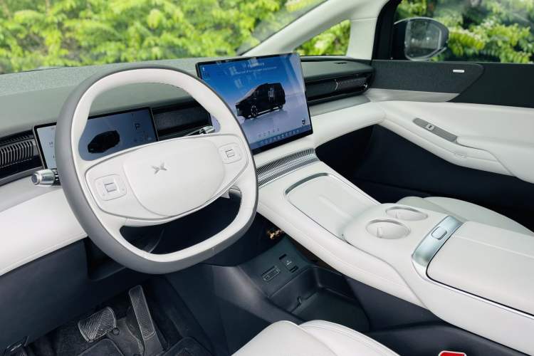 Used XPeng X9 2024 702 Ultra-Long Range Max Interior 3