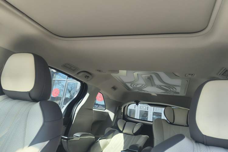 Used Toyota Granvia 2024 2.5L Hybrid Comfort Edition Interior 8