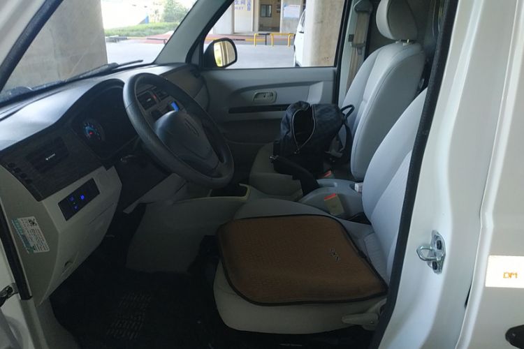 Used Jinbei New Hiace X30L 2022 1.5L Super Enjoyment Edition Air-Conditioning-Free Van China VI Standard SWC15M