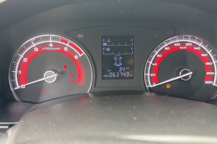 Used Isuzu D-MAX 2018 2.5T Four-Wheel Drive Base Version JE4D25Q5A
