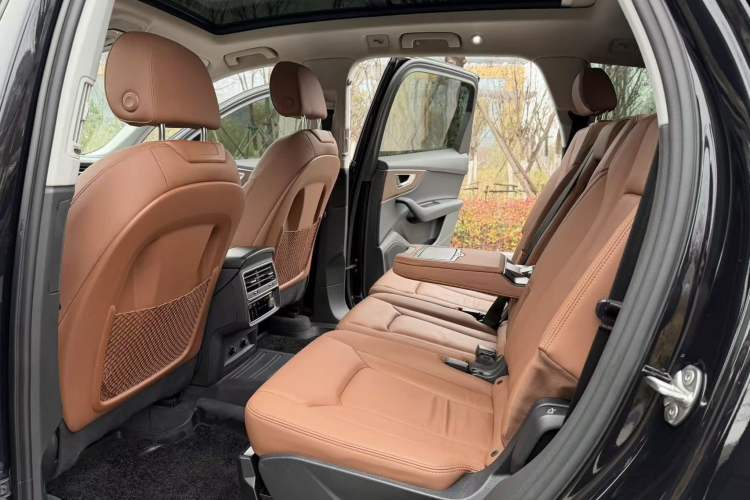 Used Audi Q7 2021 45 TFSI quattro S line Sport model
