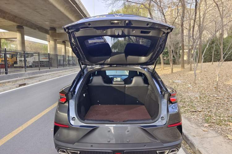 Used CHANGAN UNI-T 2022 1.5T Prestige Version Trunk