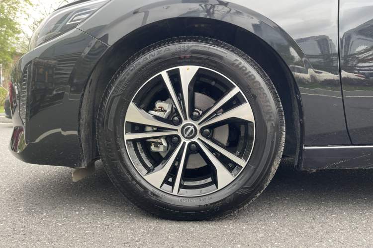 Used Nissan Sylphy 2023 1.6L CVT Black Gold Edition Exterior 9