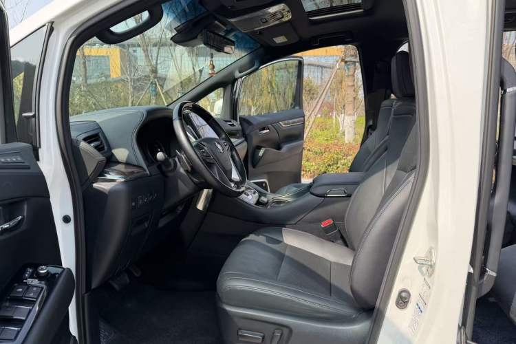 Used Toyota Vellfire 2023 Crown Dual-Engine 2.5L HV Ultimate Edition