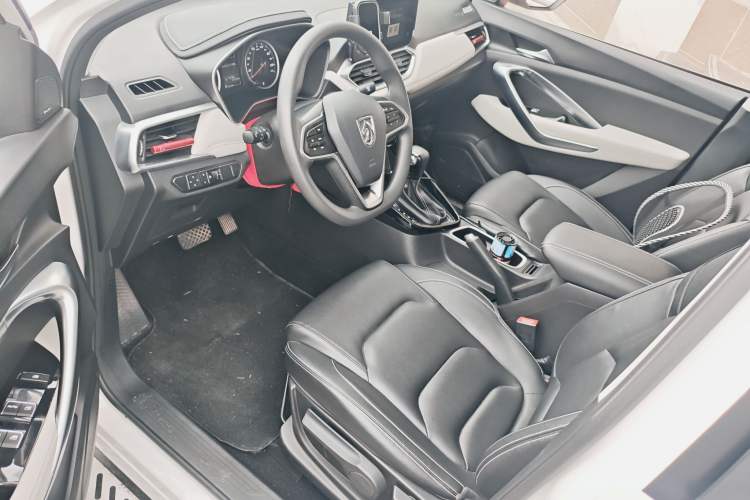 Used Baojun 530 2019 1.5T CVT Luxury Model 7 Seats China V Emission Standard
