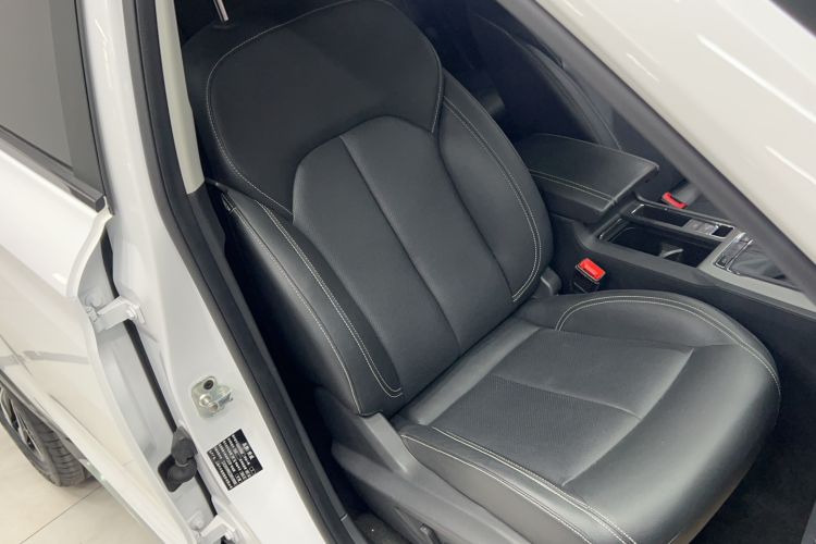 Used Roewe RX5 2018 30T Two-Wheel Drive Automatic Internet Smart Edition Right Front Seat