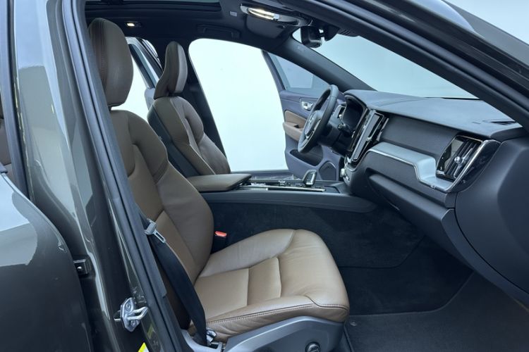 Used Volvo XC60 2022 B5 4x4 Zhiyi Luxury Edition