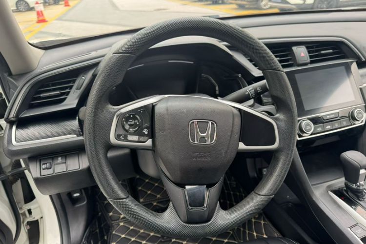 Used Honda Civic 2019 180TURBO CVT Shangdong Edition China VI Interior 4