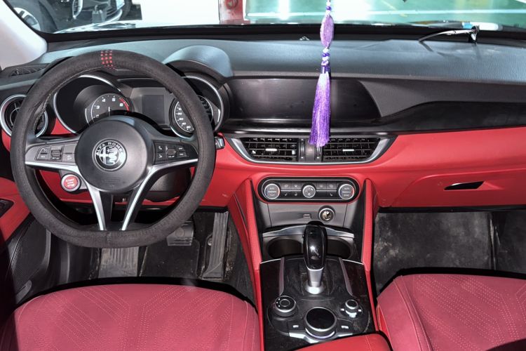 Used Alfa Romeo Stelvio 2017 2.0T 200HP Elite Edition Center Console