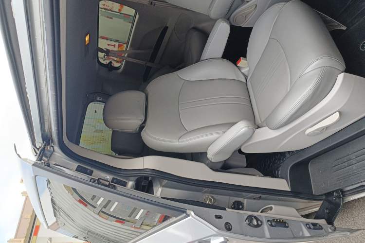 Used SAIC MAXUS G10 2014 2.0T Automatic Elite Edition